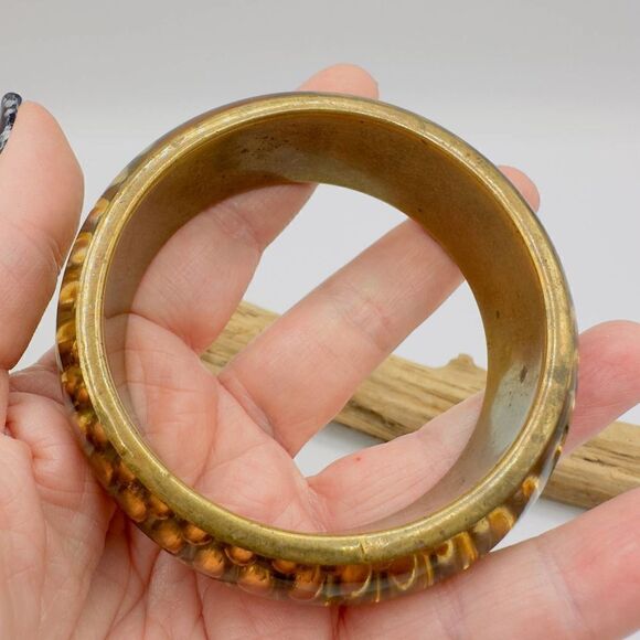 Vintage Lucite Resin Gold Ball & Brass Bangle Bracelet - Picture 5 of 6